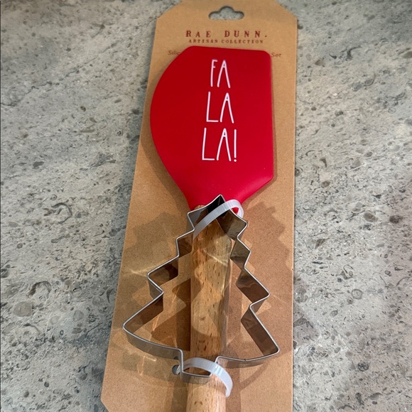 Rae Dunn “Santa” Ceramic Mug With “Fa La La” Spatula and Cookie Cutter Set. - Picture 9 of 10